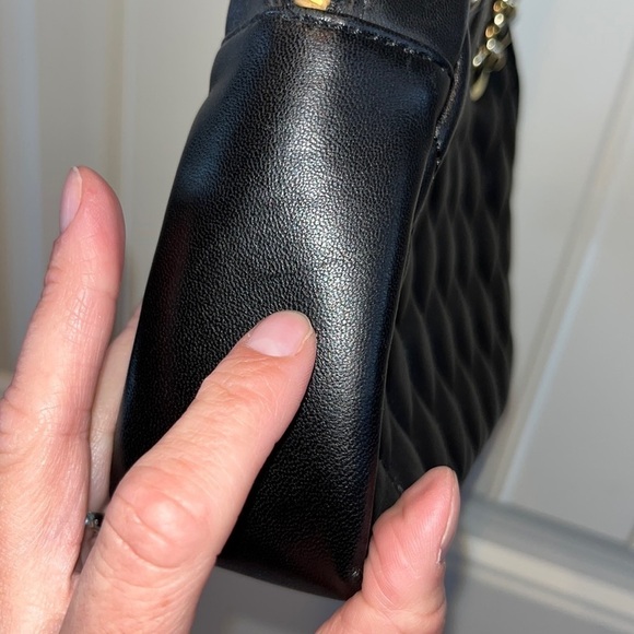 Talbots Classic classic black quilted leather adjustable chain strap purse - Picture 4 of 15